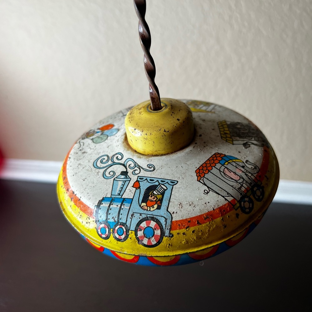 Vintage Tin Litho Spin Top Toy, Lithograph, Circus, Train, 1940s, Vintage Toys - Picture 4 of 8